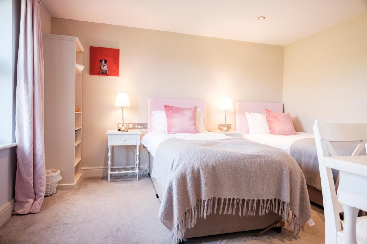 The Bower Inn Bridgwater Eksteriør bilde A bedroom at The Old Vicarage