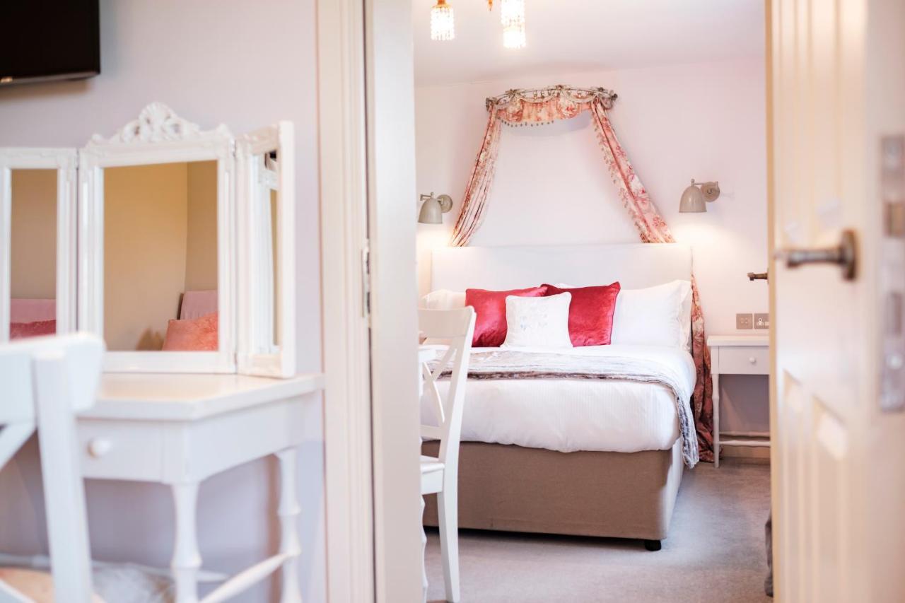 The Bower Inn Bridgwater Eksteriør bilde A bedroom at The Swan Hotel