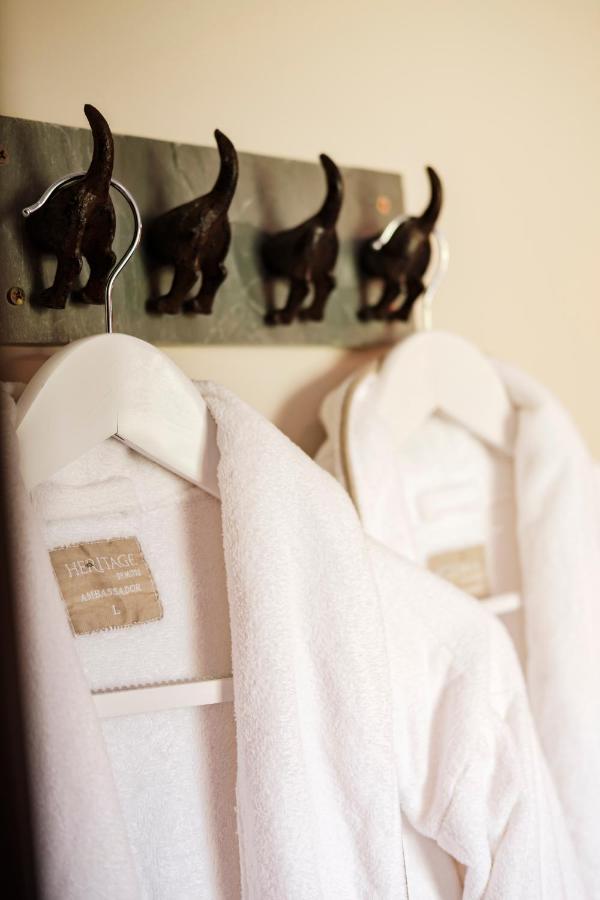 The Bower Inn Bridgwater Eksteriør bilde A white coat