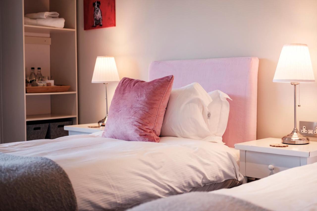 The Bower Inn Bridgwater Eksteriør bilde A bed with a headboard